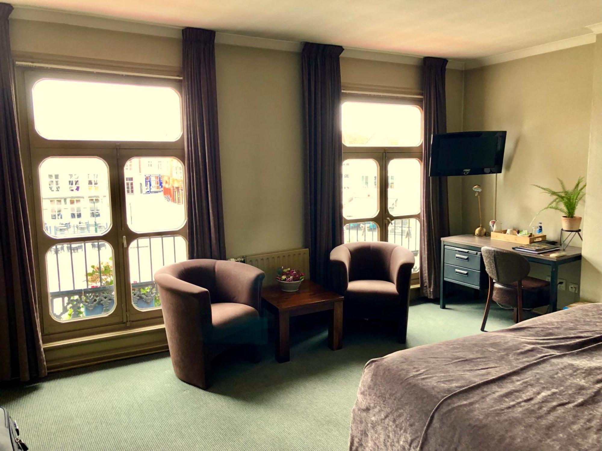Grand Cafe Hotel De Bourgondier Берген оп Зоом Екстериор снимка