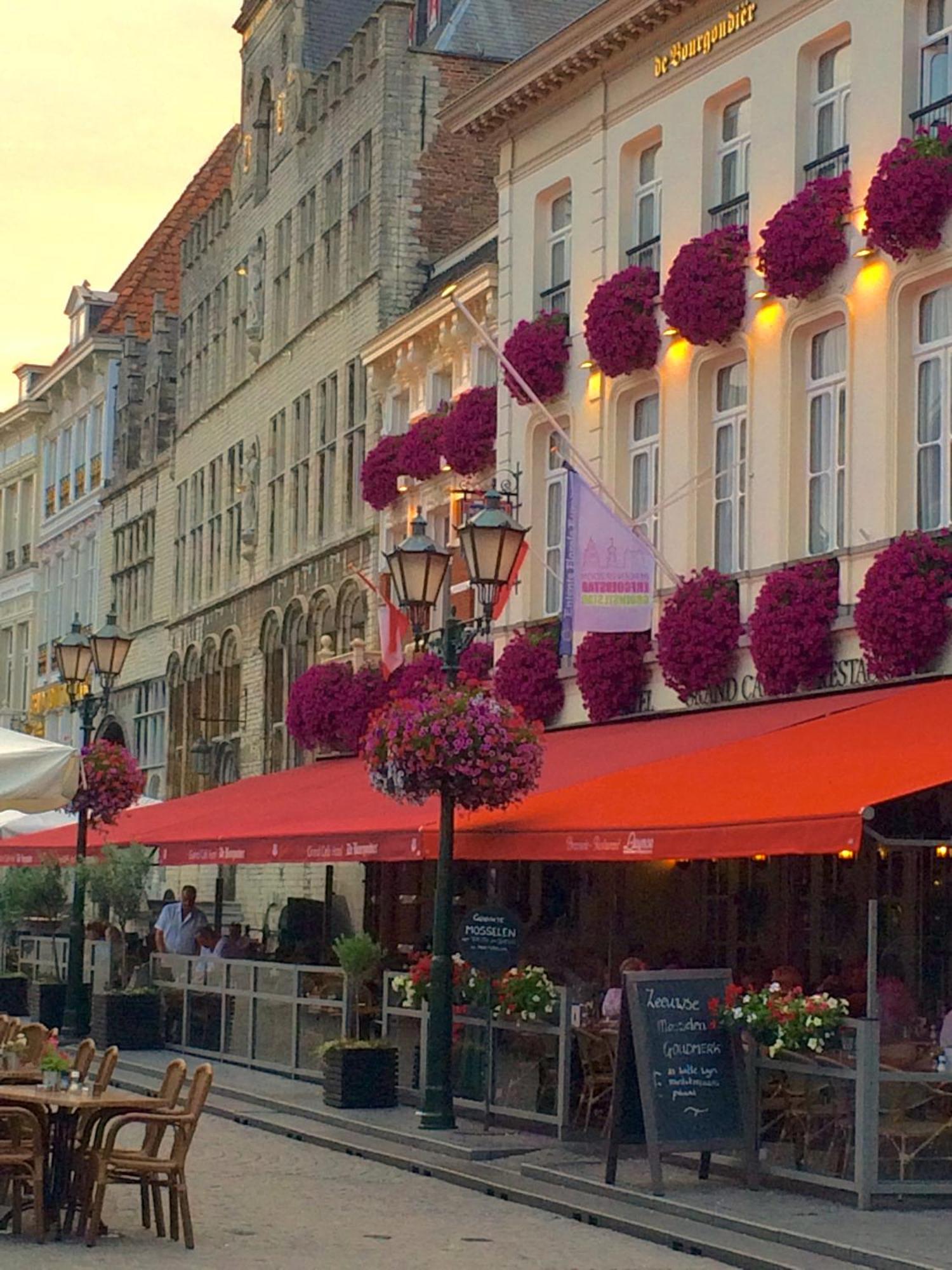 Grand Cafe Hotel De Bourgondier Берген оп Зоом Екстериор снимка